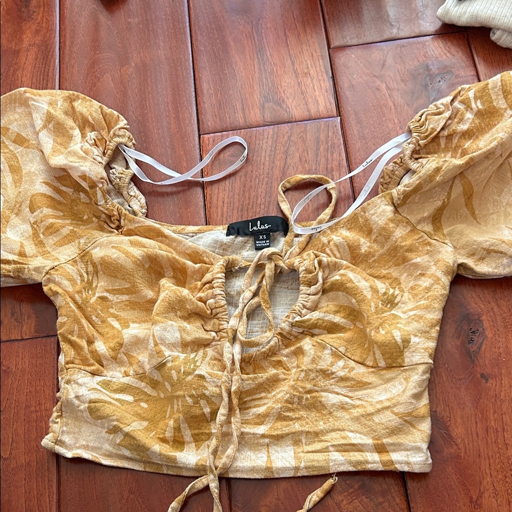 Lulu's Golden Floral Puff Sleeve Blouse